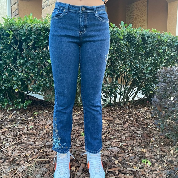 Apollo Petites Womens Blue Denim Jeans Embroidered Floral Design Size 6 EUC - Picture 2 of 6